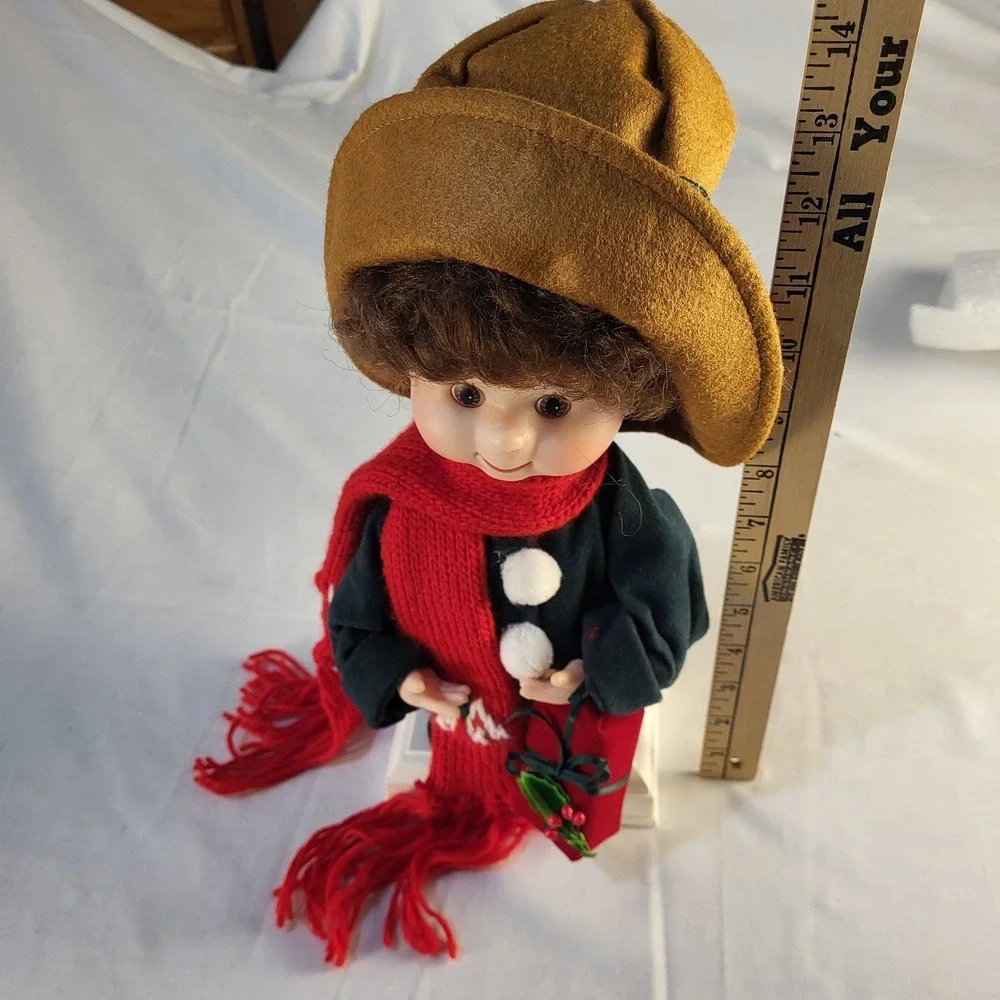 Vtg Set Of 2 SANTA'S BEST Animated Christmas UNDERCOVER KIDS Carolers